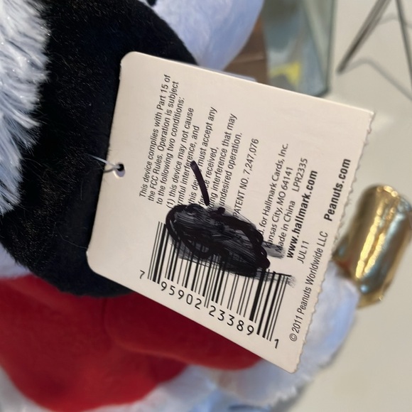 NWT Hallmark Bell Ringer Snoopy, Plays 3 Carols, Moves Hands and Dances - Picture 7 of 13